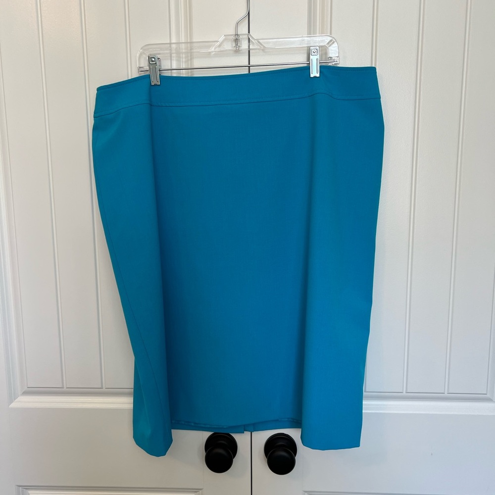Tahari Aqua Pencil Skirt. Size 18W